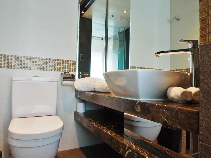 Bathroom, Crafa Harbour Hotel, Hong Kong Island