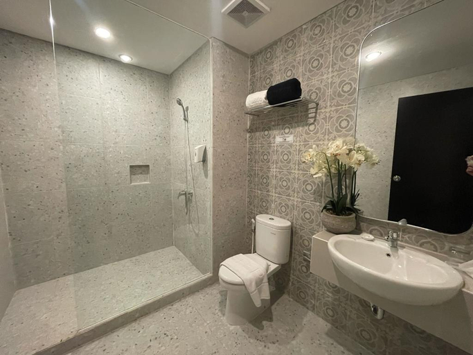 Bathroom 5, Nite & Day Semarang - Candi, Semarang