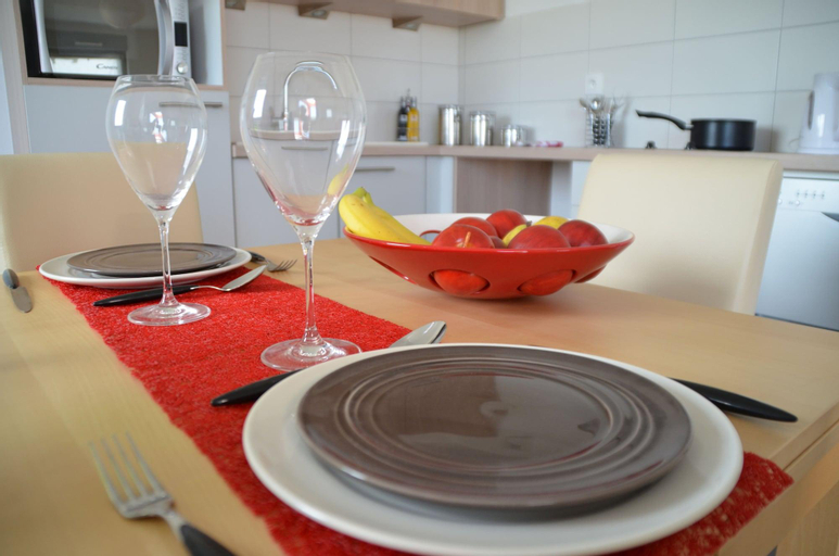 Food & Drinks 30