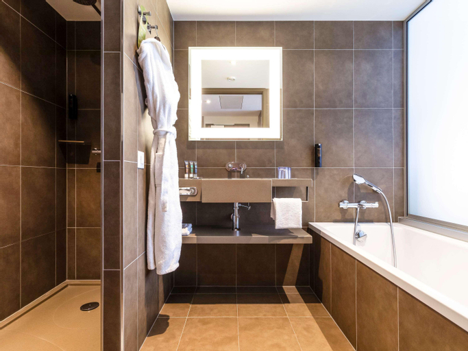 Bathroom 10