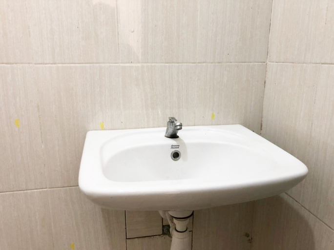 Yellow House Surabaya RedPartner, Surabaya