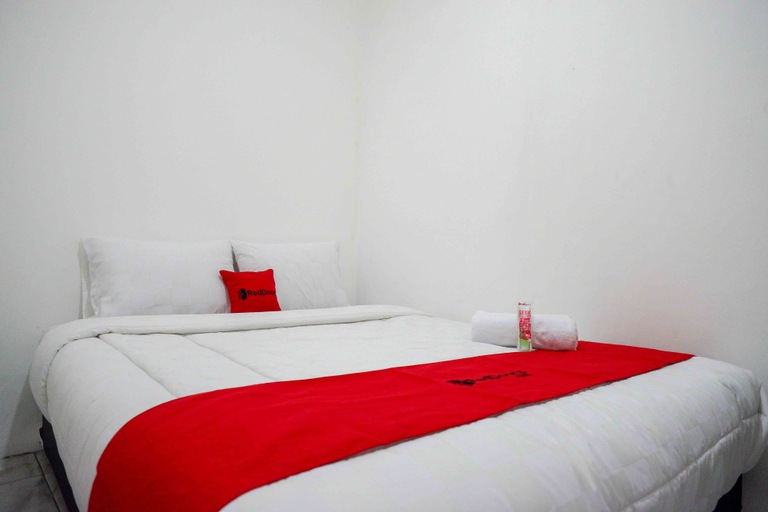 Bedroom 4, RedDoorz near GOR Jatidiri Semarang, Semarang
