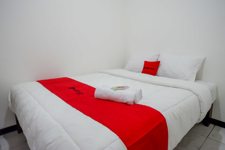 Bedroom 4, RedDoorz near GOR Jatidiri Semarang, Semarang