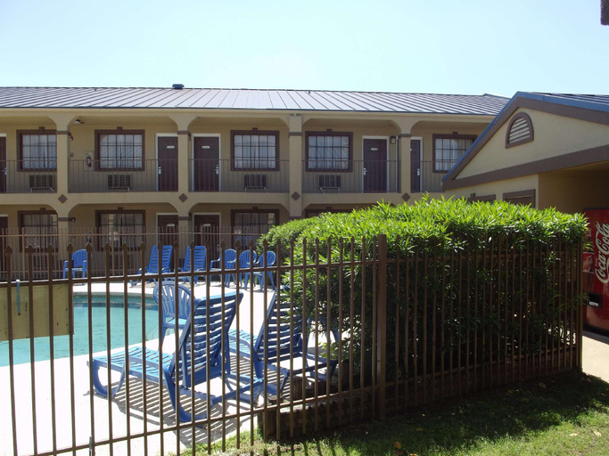 Exterior & Views 2, Motel 6 Nacogdoches TX, Nacogdoches