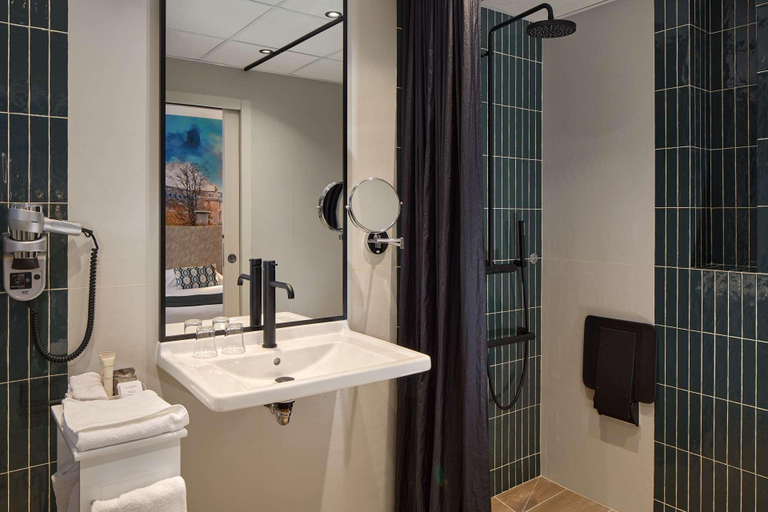 Bathroom 4, Hotel Harvey, Paris