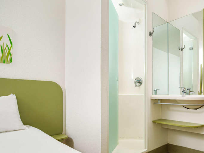 Bathroom 5, ibis budget Cardiff Centre, Cardiff