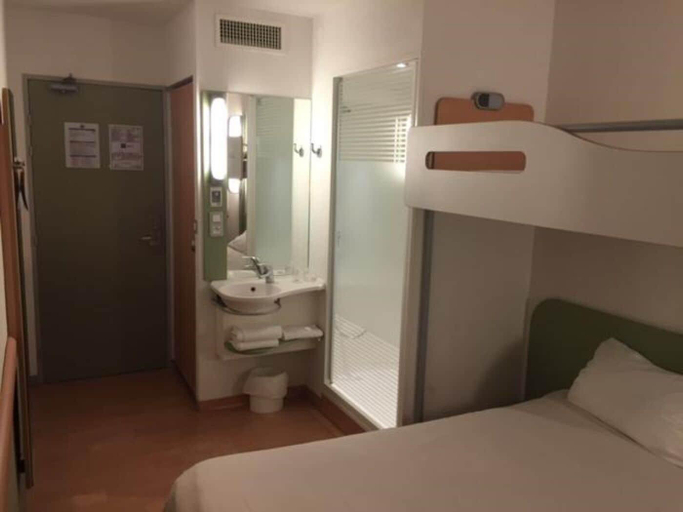 Bathroom, ibis budget Deauville, Calvados