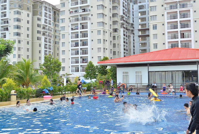 Exterior & Views 25