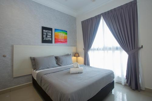 Opposite R and F Mall, Nearby City Square and JB CIQ [1-5pax], Johor Bahru