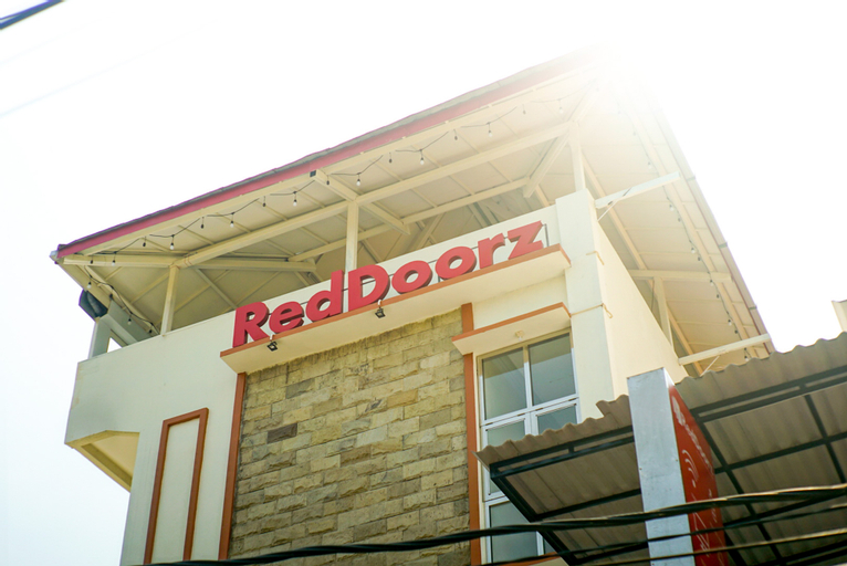 RedDoorz Plus near Malang Airport, Malang