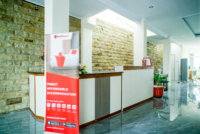 RedDoorz Plus near Malang Airport, Malang