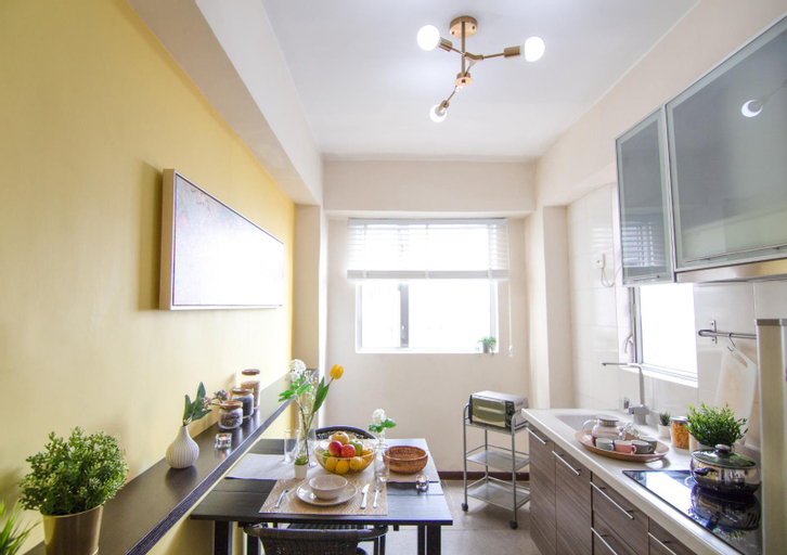 Kennedy Town - 2BR , 3 mins walk to MTR ,near HKU, Hong Kong Island