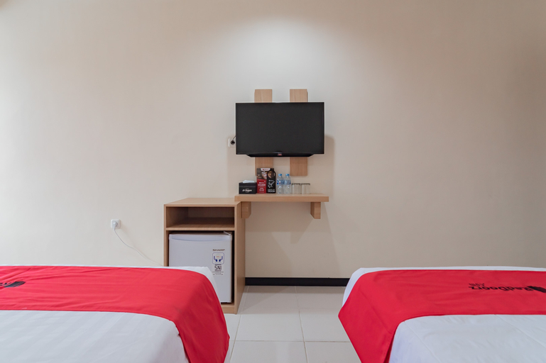 RedDoorz Syariah Plus near Tanjungpura University 2, Pontianak