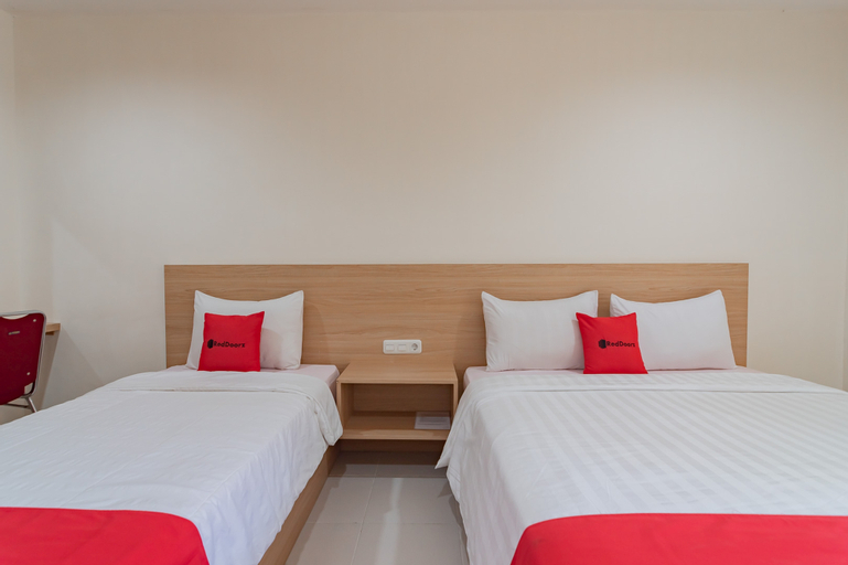 RedDoorz Syariah Plus near Tanjungpura University 2, Pontianak