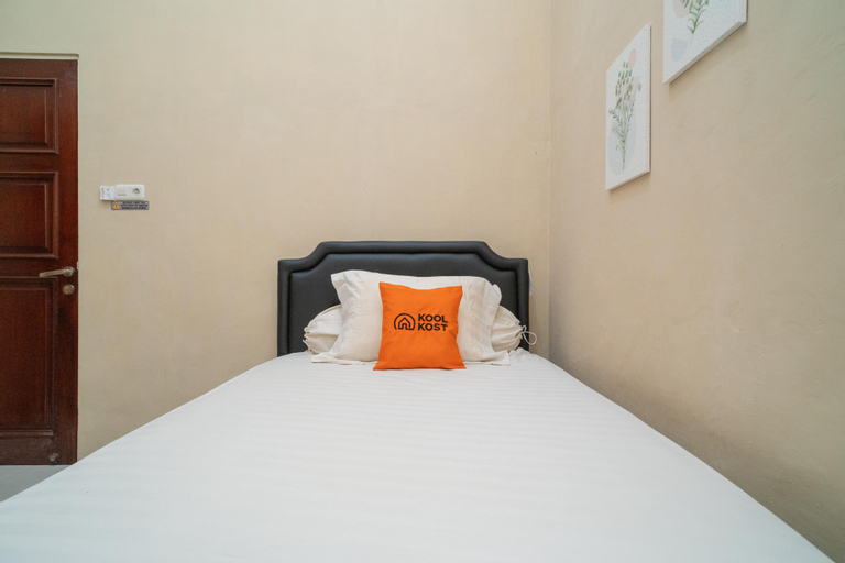 KoolKost Syariah near Jalan Ahmad Yani Banjarmasin ( Minimum Stay 6 Nights), Banjarmasin