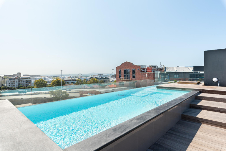 Chic De Waterkant Apartment with Pool and Views, City of Cape Town