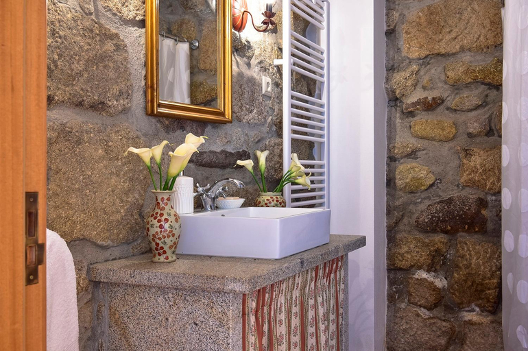 Bathroom 3, Casa da Quinta do Cruzeiro, Valença