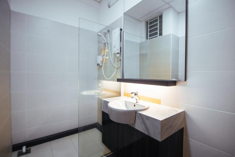 Bathroom 5, Akademik Suite by RR JBcity, Johor Bahru