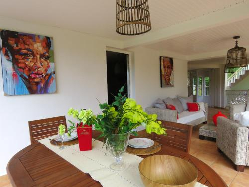 Balcony/terrace 3, Appartement de 2 chambres avec piscine privee jardin clos et wifi a Gros Morne, Gros-Morne