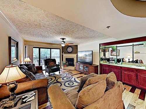 New Listing! Smoky Mountain Condo Near Downtown Condo, Sevier