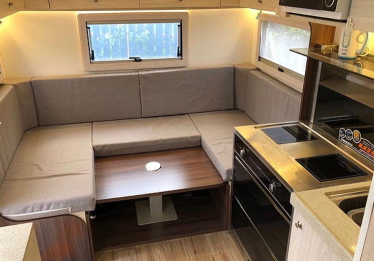 Facility&Cozy RV with nature view, Yuen Long
