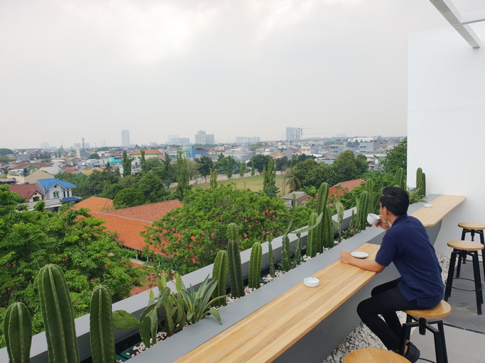 Exterior & Views 6