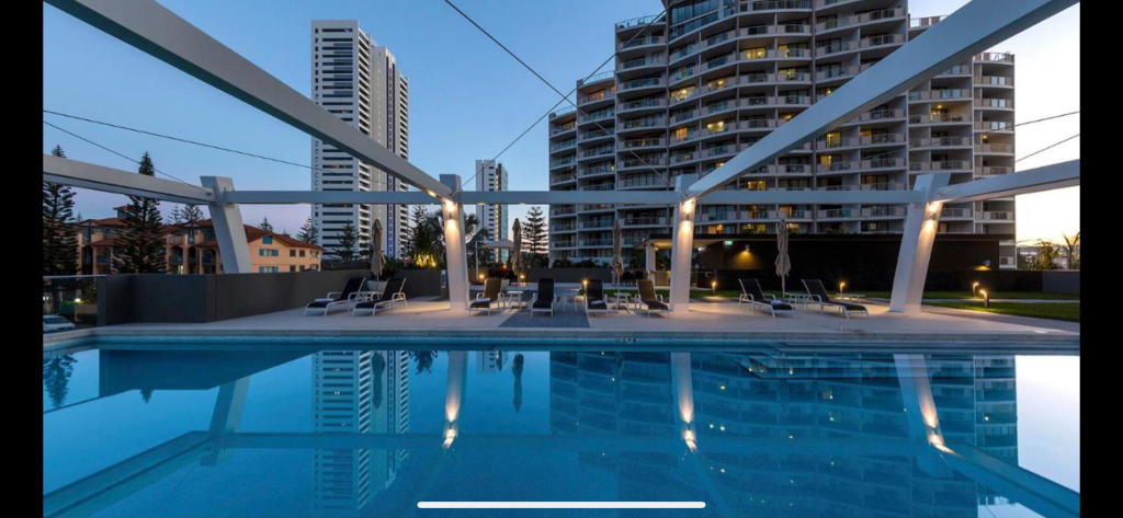 Stunning 2 BR oceanview, free parking and WIFI, Gold Coast