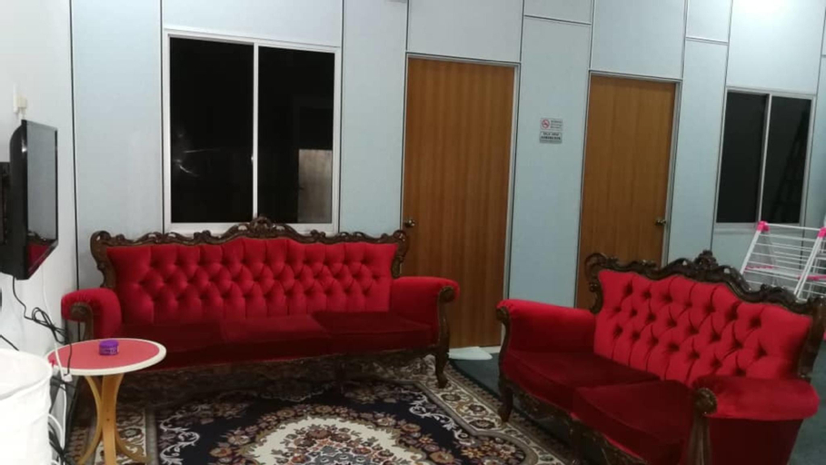 Dining Room 4, Great house for 6 pax, seaview 5 mins walking T.H, Pontian