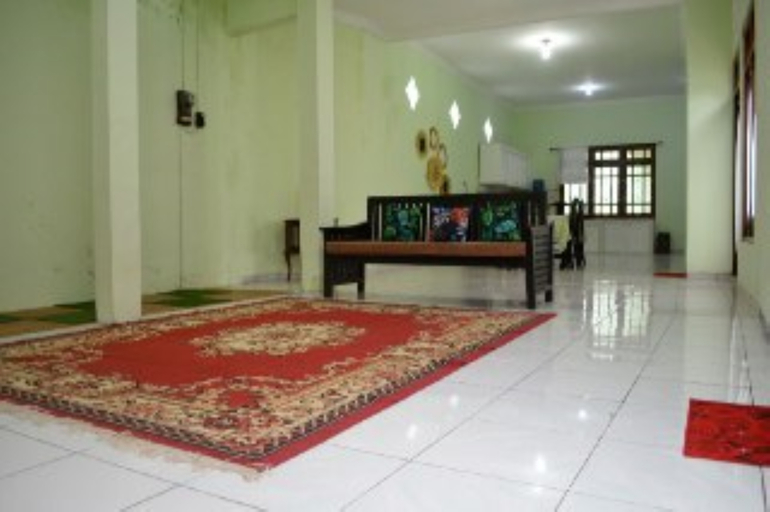 Emma Guest House, Solo