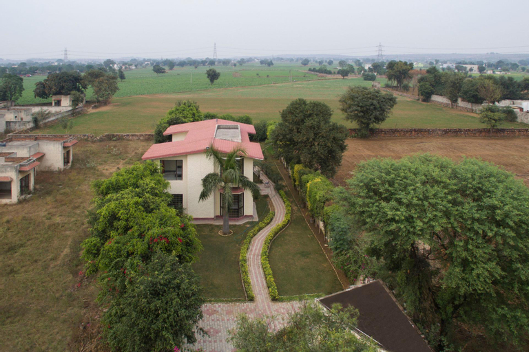 Lavish 4-bedroom farmhouse with a garden/74384, Mewat