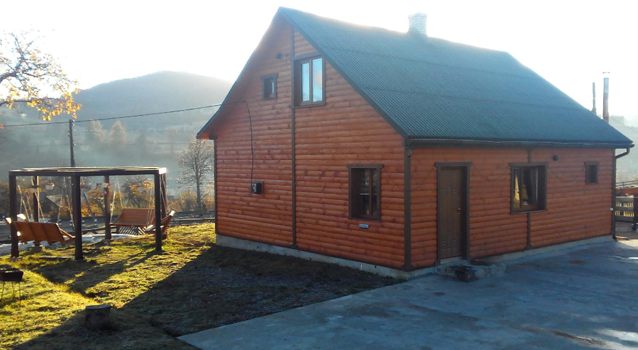 Others 5, Cottage Ozerniy, Rakhivs'kyi
