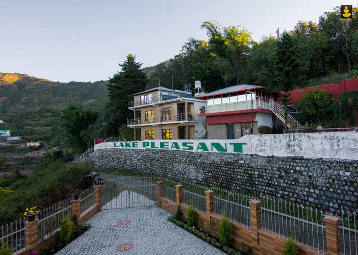 LivingStone | Lake view Cottage | Deluxe Room, Nainital