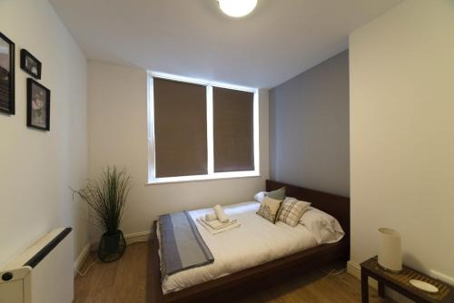Bright Central London Apartment by EveryWhere to Sleep London, London