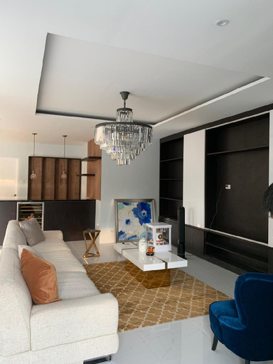 Cozy,Luxury 4Bedroom Apartment in Greenwoods Pasig, Cainta