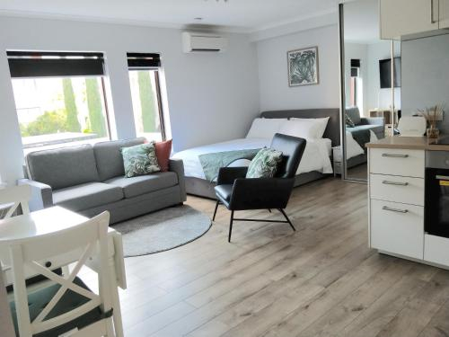 South Terrace 'Nesuto' + Smart TV + WiFi, Adelaide