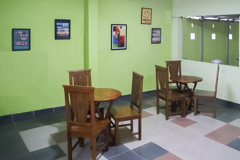 RedDoorz Syariah near Hermina Hospital Palembang 2, Palembang