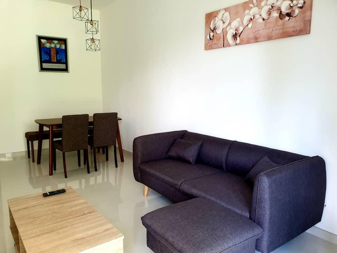 2, Romantic beach getaway, local seafood restaurant, Johor Bahru