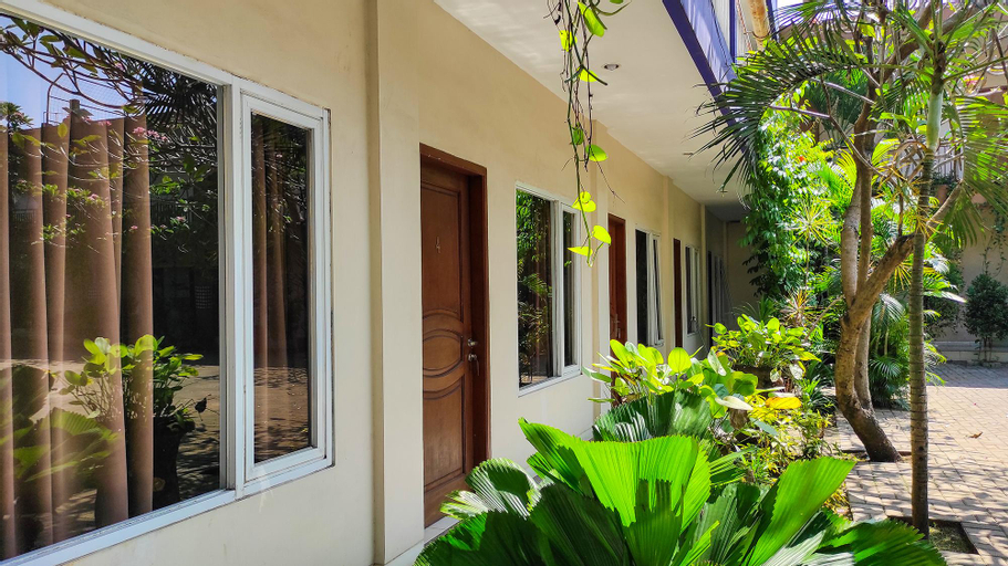 Exterior & Views 30