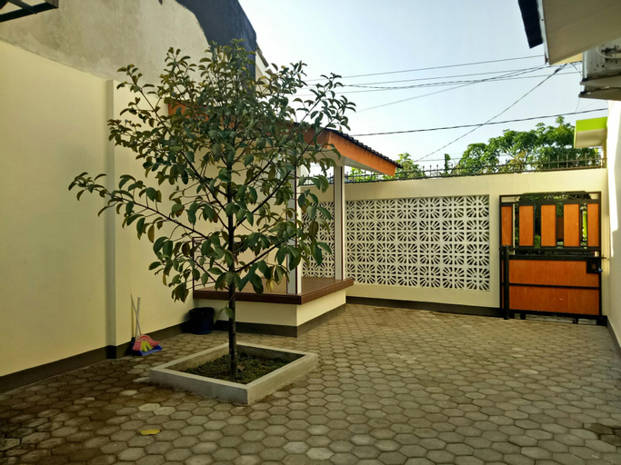 Private family house with outside Area/wifi, Lombok