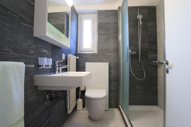 Bathroom, Osteria Ticino da Ketty & Tommy, Locarno