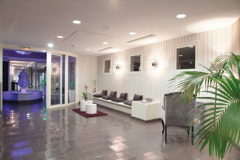 Public Area 2, Zenitude Le Cannet, Alpes-Maritimes