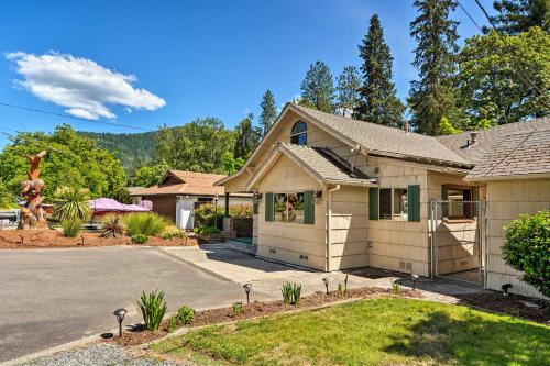 River House - Riverfront Home with Pool and Yard!, Josephine