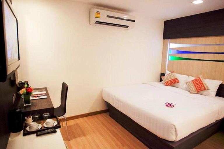 Studio 10 minutes walk to Nana BTS Skytrain, Wattana