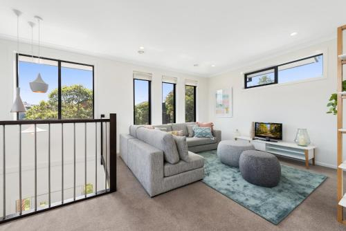 Spacious 4-Bed House with Parking and Backyard, Monash - South-West