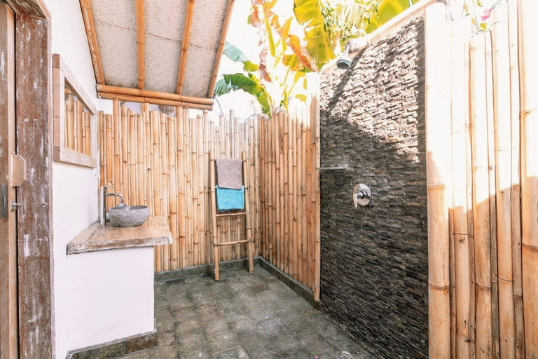 GILI MATIKI rooms with AC, Hot Water, breakfas, Lombok