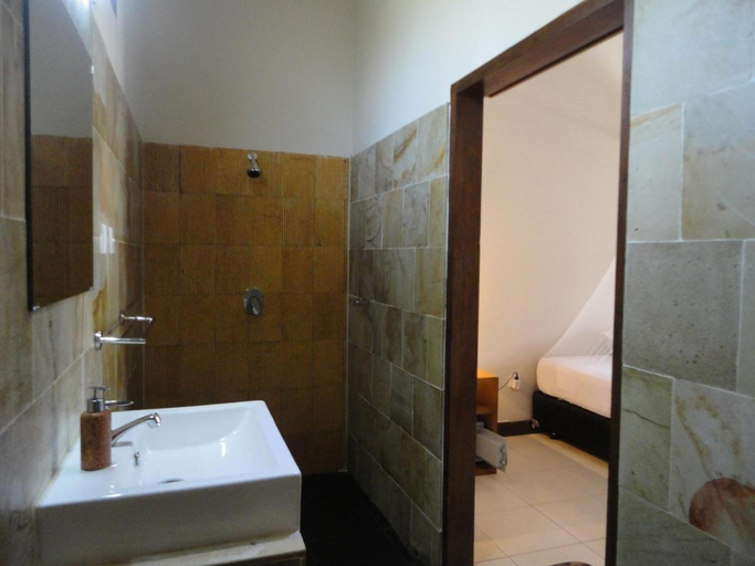 Bathroom 4, Trawangan Oasis Hotel, Lombok
