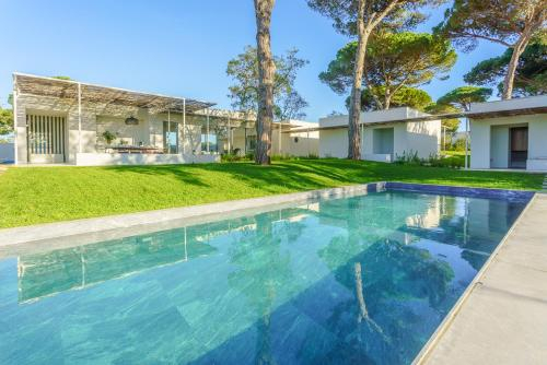 Fornos Villa Sleeps 12 with Pool and Air Con, Sesimbra
