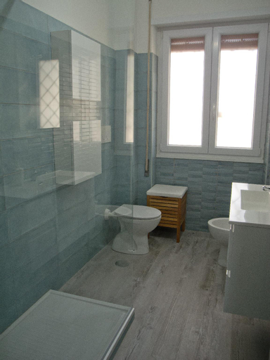 Bathroom 3, Feria d'Agosto, Viterbo