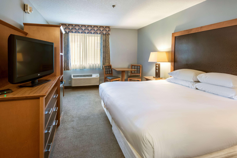Bedroom 4, Inn and Suites Seaside, Clatsop