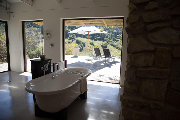 Bathroom 5, Hopewell Private Game Reserve, Cacadu